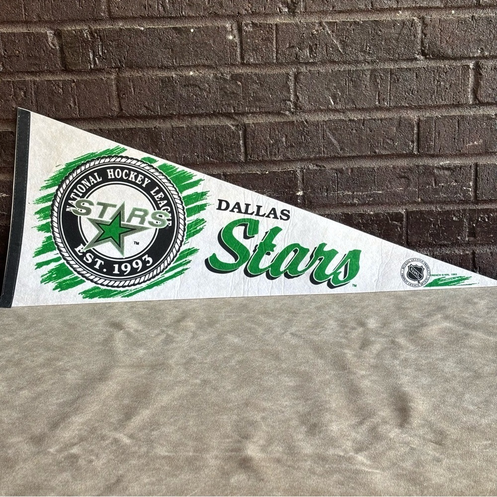 NHL Dallas Stars Vintage
Trench EST. 1993 Team Logo
Hockey Pennant